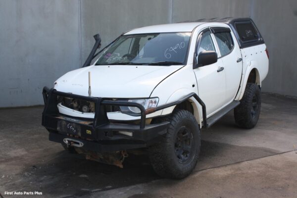 2014 MITSUBISHI TRITON Left Front Window Reg/Motor