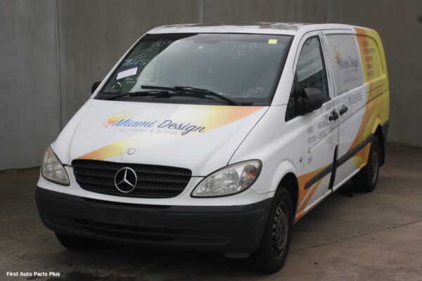 2010 MERCEDES VITO Bonnet Hinge/Strut