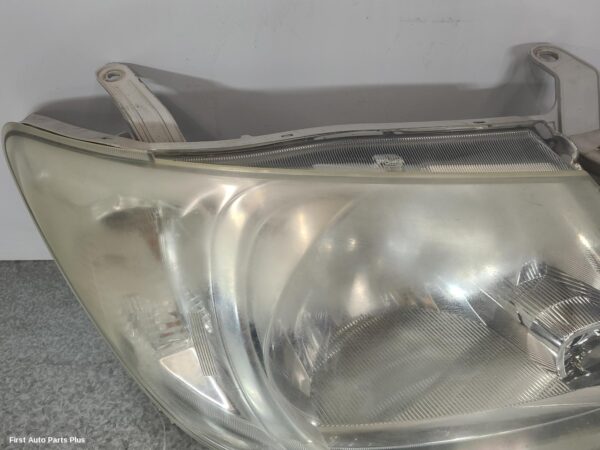 2010 TOYOTA HILUX Right Headlamp