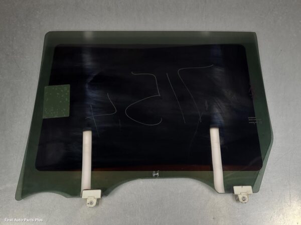 2016 NISSAN NAVARA Right Rear Door Window
