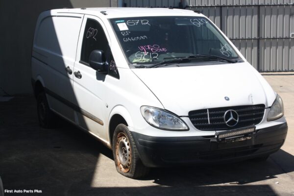 2007 MERCEDES VITO Right Front 1/4 Door Glass