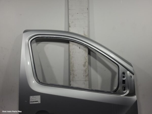 2021 RENAULT TRAFIC Right Front Door
