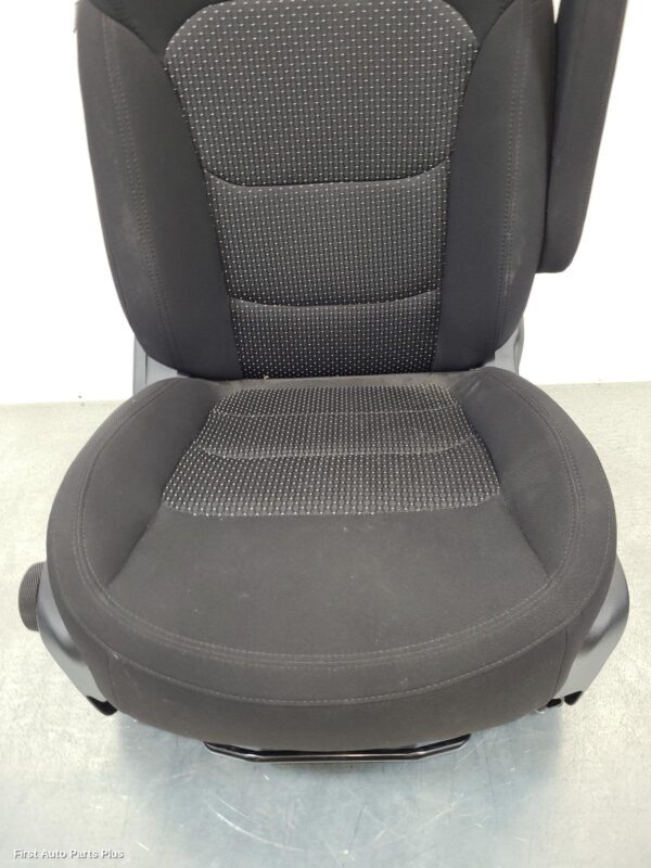 2024 LDV DELIVER 9 Front Seat