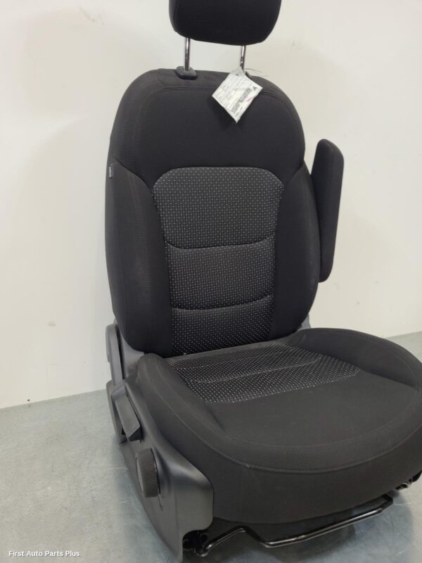 2024 LDV DELIVER 9 Front Seat