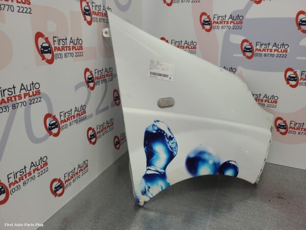 2013 RENAULT TRAFIC Right Guard