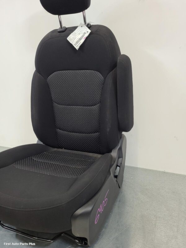 2024 LDV DELIVER 9 Front Seat