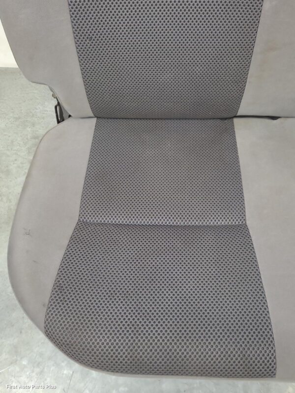 2011 TOYOTA HILUX 2nd Seat (Rear Seat)