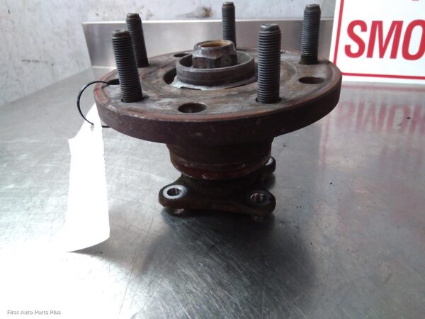2015 FORD TRANSIT CUSTOM Left Rear Hub Assembly