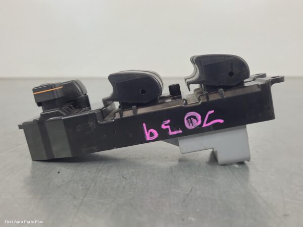 2012 TOYOTA HILUX Pwr Dr Wind Switch
