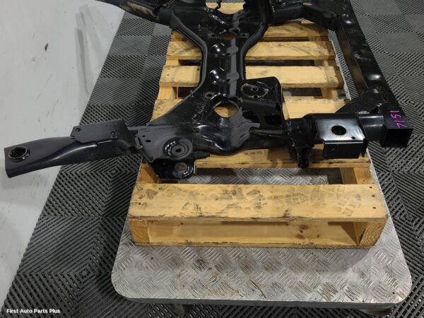 2012 MERCEDES VITO Frt Xmember/Cradle