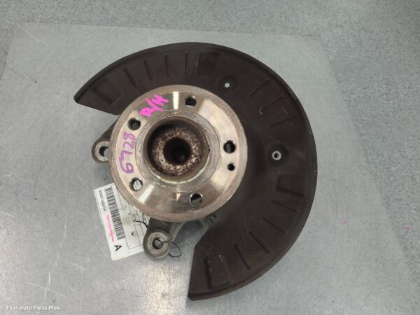 2014 MERCEDES VITO Right Front Hub Assembly