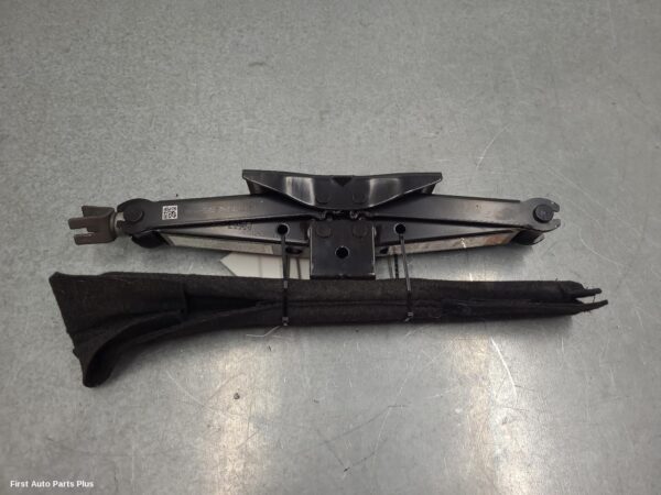 2017 FORD EVEREST Jack/Tool Kit