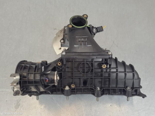 2011 MERCEDES VITO Manifold
