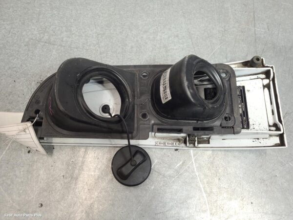 2023 MERCEDES VITO Fuel Door / Filler
