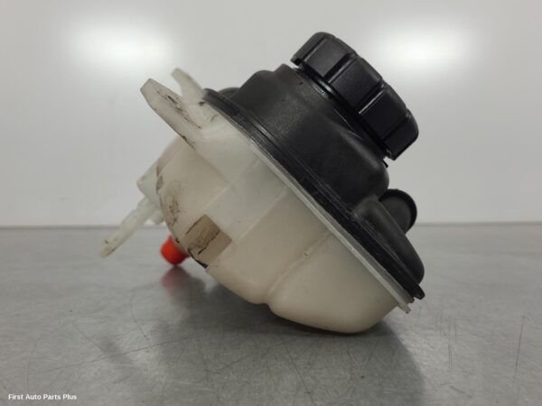 2016 MERCEDES VITO Overflow Bottle