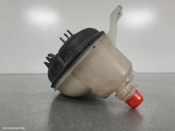 2016 MERCEDES VITO Overflow Bottle