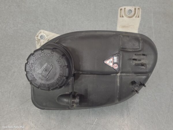 2016 MERCEDES VITO Overflow Bottle