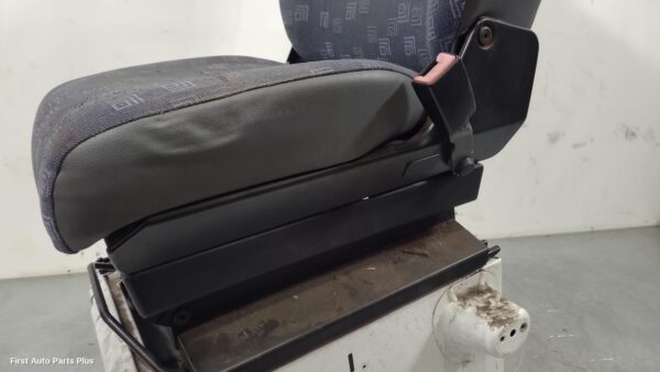 2004 MERCEDES SPRINTER Front Seat