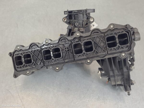 2011 MERCEDES VITO Manifold