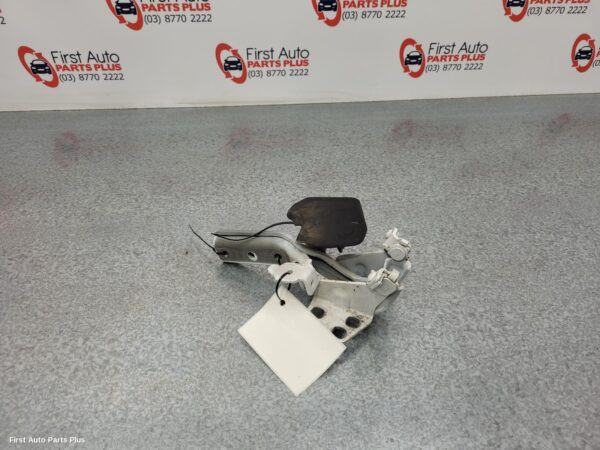 2018 MERCEDES VITO Bonnet Hinge/Strut