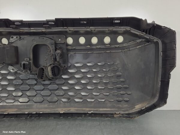 2023 LDV DELIVER 9 Grille