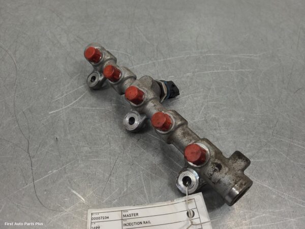 2016 RENAULT MASTER Injection Rail