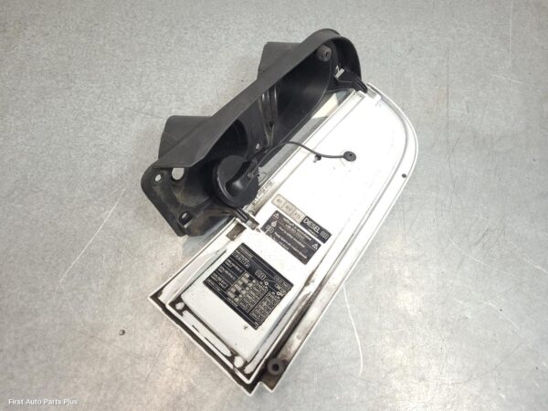 2023 MERCEDES VITO Fuel Door / Filler