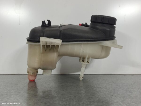 2016 MERCEDES VITO Overflow Bottle