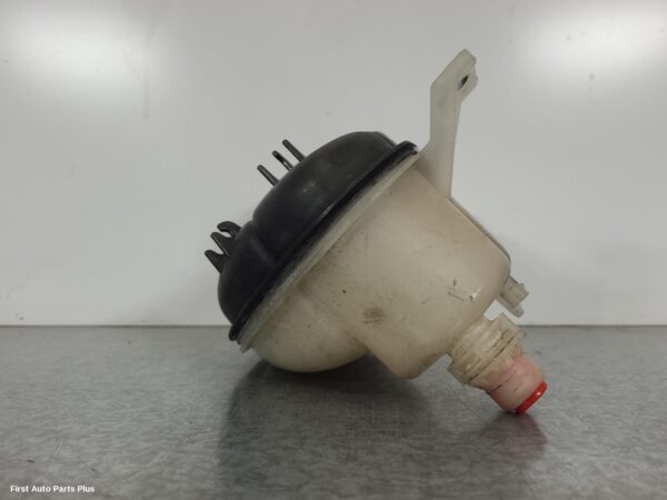 2016 MERCEDES VITO Overflow Bottle