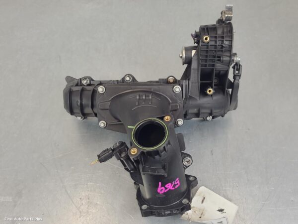 2011 MERCEDES VITO Manifold