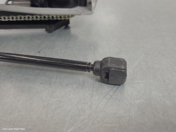 2016 MERCEDES VITO Hatch Strut