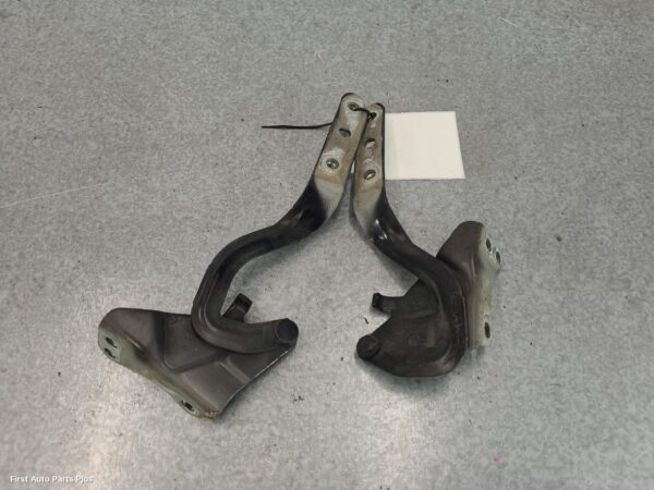 2012 MERCEDES VIANO Bonnet Hinge/Strut