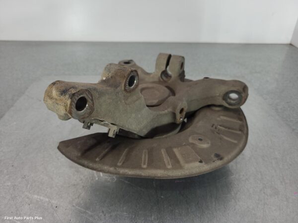 2014 MERCEDES VITO Right Front Hub Assembly