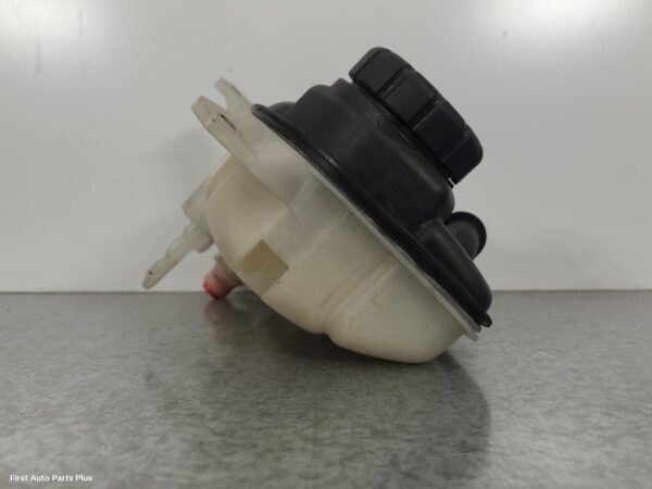 2016 MERCEDES VITO Overflow Bottle