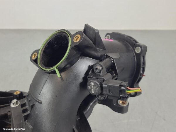 2011 MERCEDES VITO Manifold