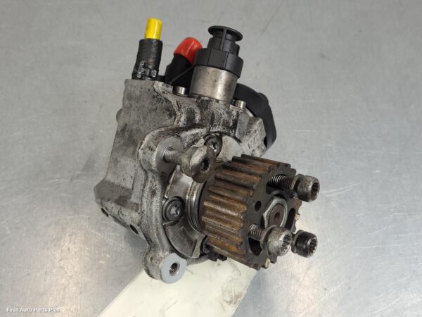 2011 VOLKSWAGEN TRANSPORTER Injector Pump