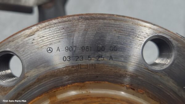 2024 MERCEDES SPRINTER Left Front Hub Assembly