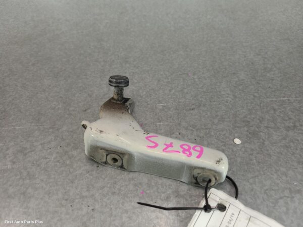2015 TOYOTA HIACE Door Hinge/Runner