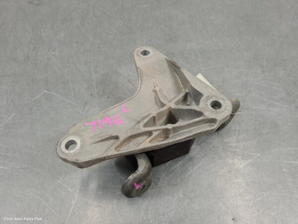 2021 VOLKSWAGEN TRANSPORTER Mount