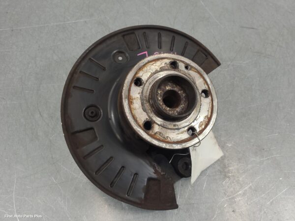 2006 MERCEDES VITO Left Front Hub Assembly
