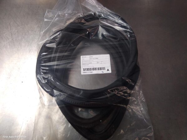 2012 MERCEDES VIANO Door/Tailgate Seal