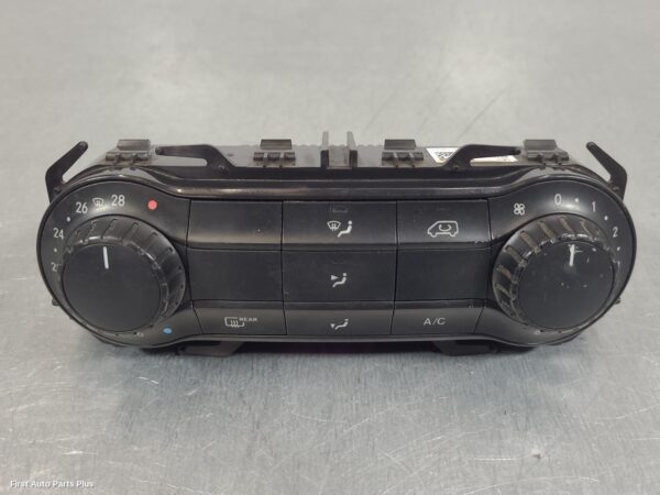 2017 MERCEDES VITO Heater/Ac Controls