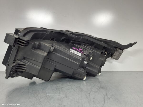2024 LDV DELIVER 9 Right Headlamp