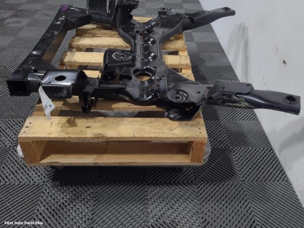 2012 MERCEDES VITO Frt Xmember/Cradle
