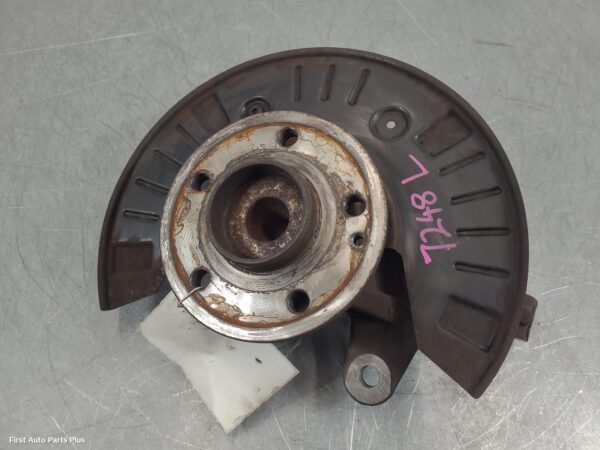 2006 MERCEDES VITO Left Front Hub Assembly