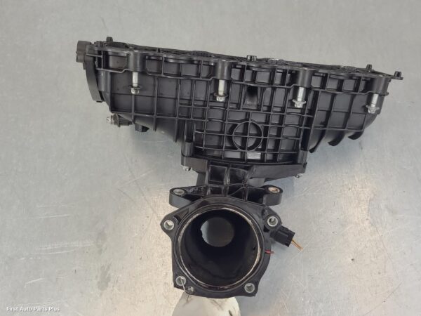 2011 MERCEDES VITO Manifold