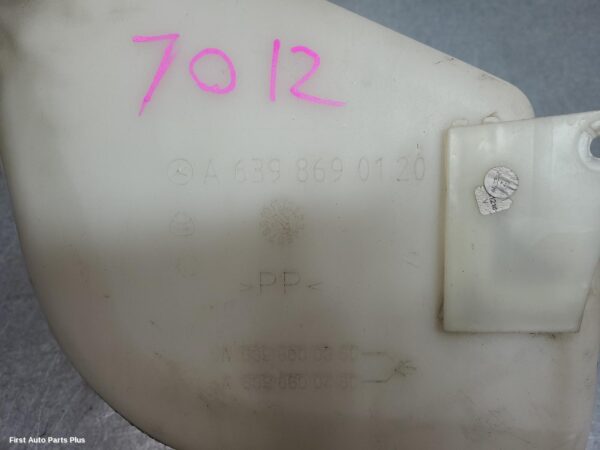 2014 MERCEDES VIANO Washer Bottle