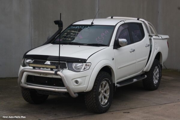 2014 MITSUBISHI TRITON Door Handle