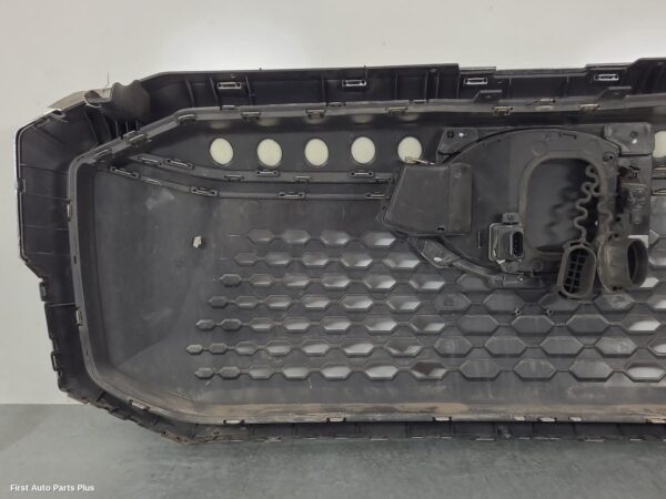 2023 LDV DELIVER 9 Grille