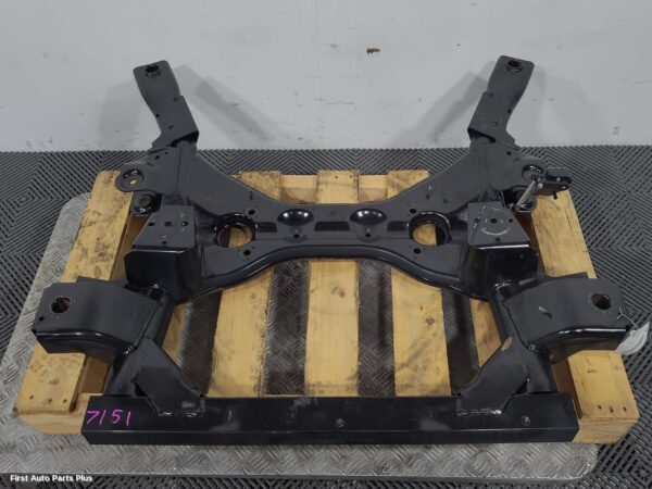 2012 MERCEDES VITO Frt Xmember/Cradle